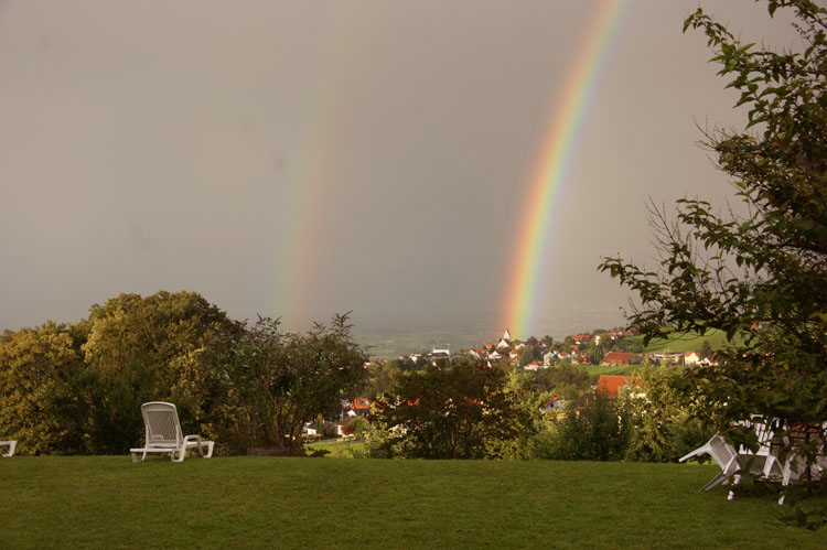Regenbogenstimmung von der Terrasse des Hotels Pension Nord mit Blick nach Wolfhalden
